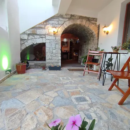 Bujtina Veritos Guest house *