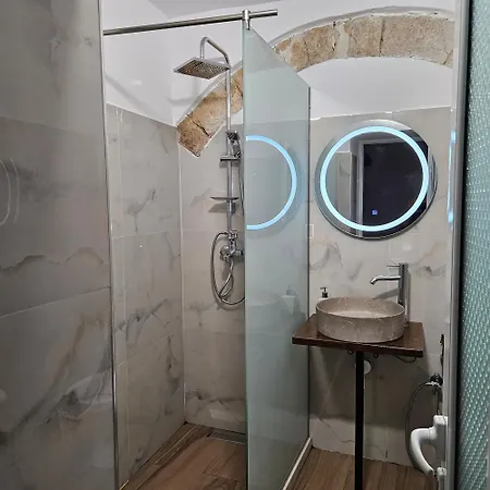 Bujtina Veritos 3* Berat